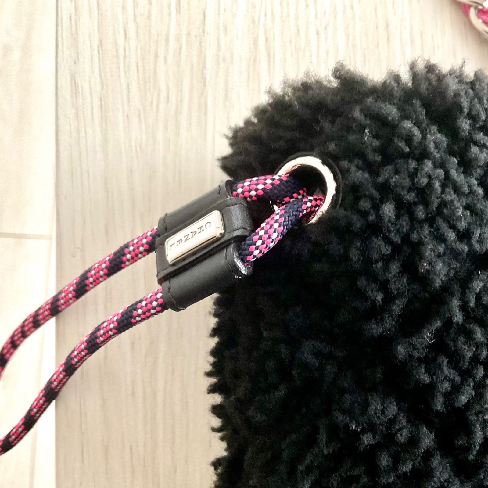 【店舗限定】CHANEL ココネージュ限定 温かい ムートン 手袋 シャネル(CHANEL)シャネル ココネージュ ベスト 衣料品 トップス
