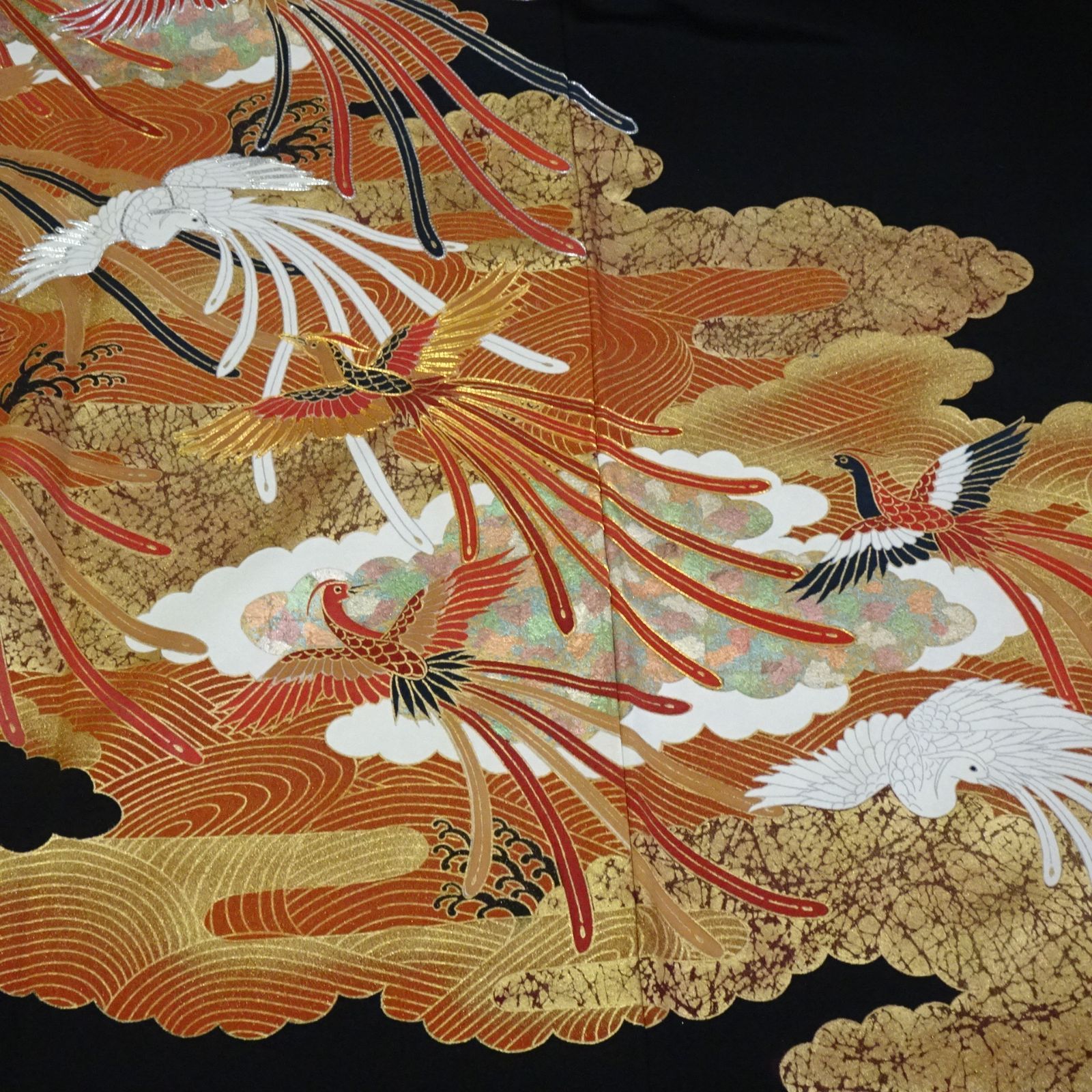 瑞雲に吉祥植物や鳳凰　着物リメイク　黒留袖ジャケット　ブルゾン　ゆったり 瑞雲に吉祥植物や鳳凰 着物リメイク 黒留袖ジャケット ブ