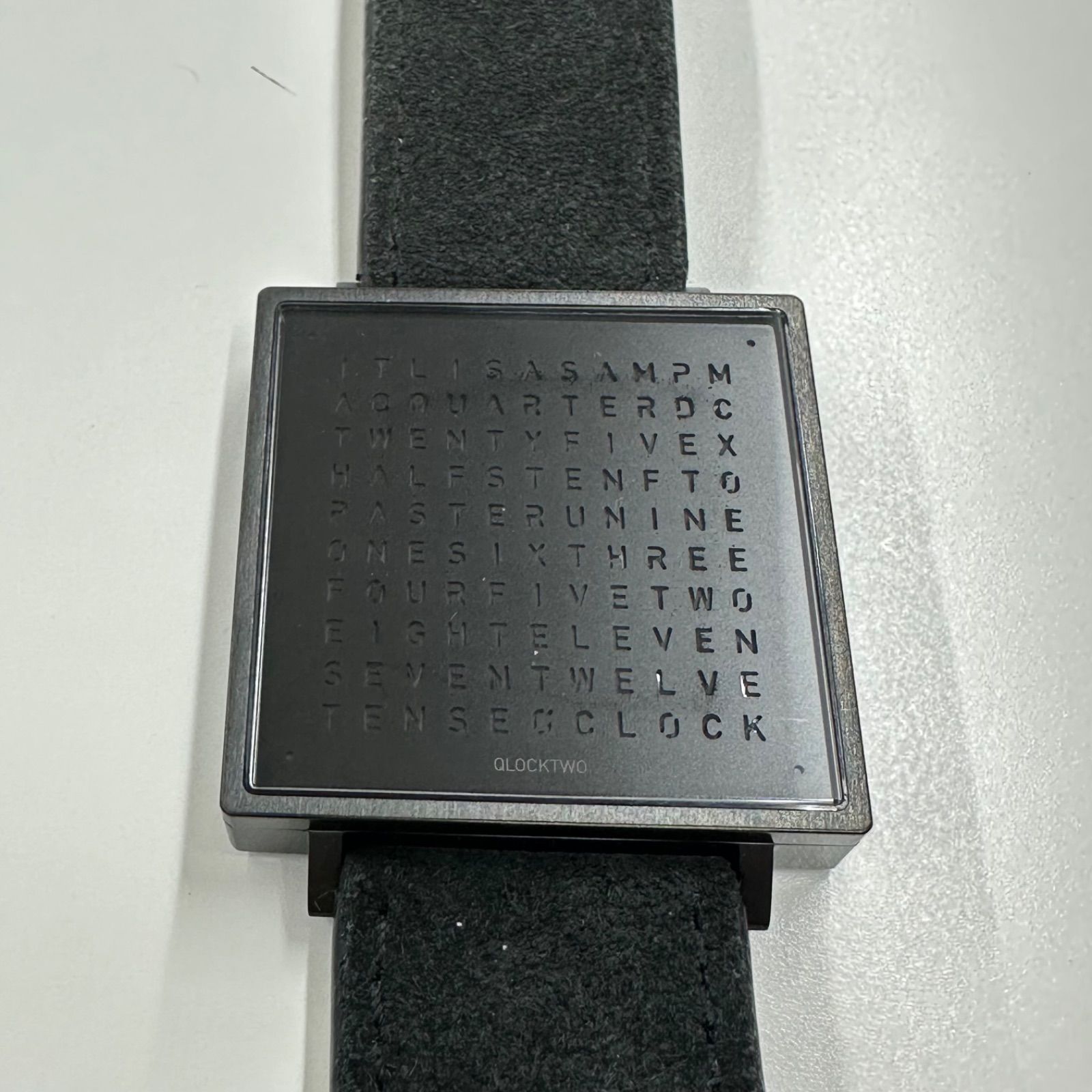 QLOCKTWO WATCH クロックツー ウォッチ QLOCKTWO、2018年新作モデルを日本発売開始。文章で時刻を表示