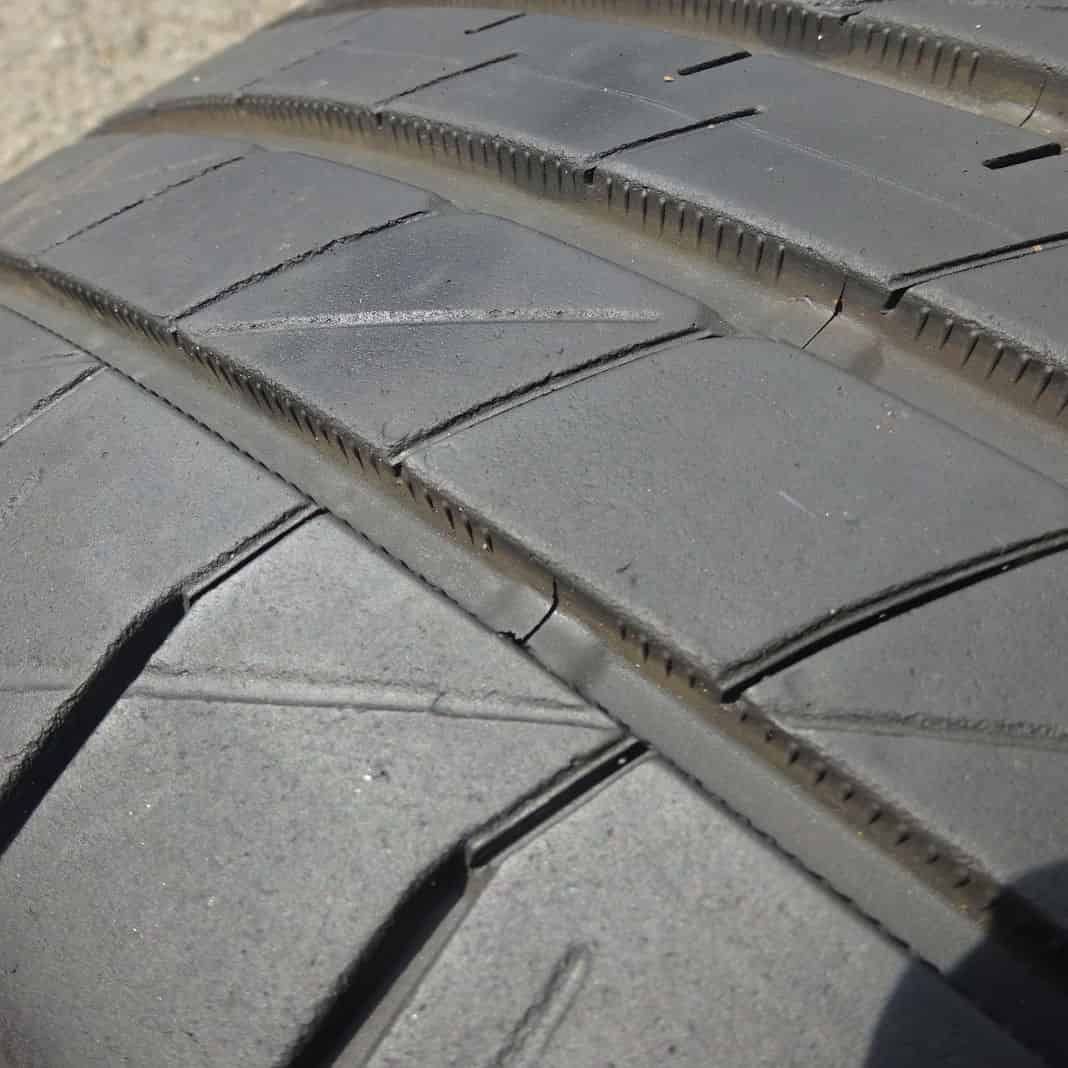 245|40R18 93W