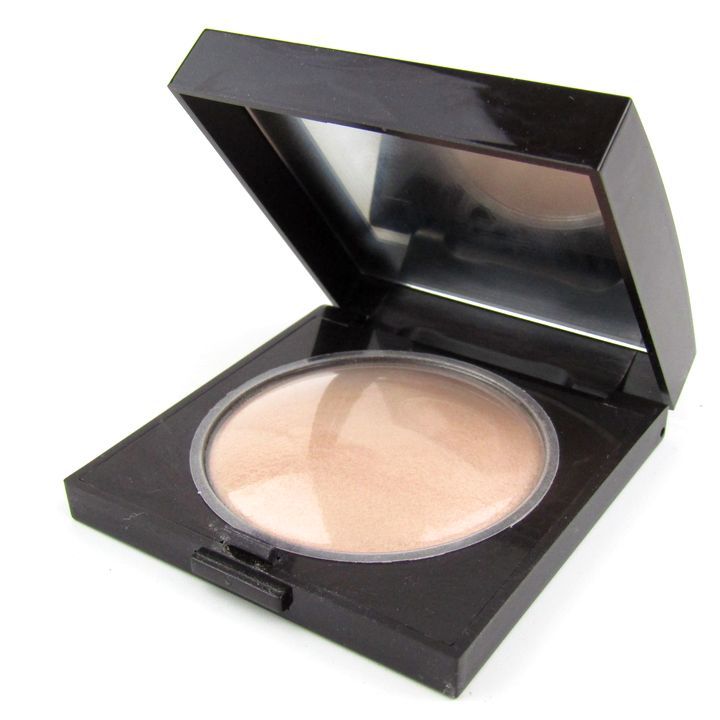 ローラメルシエ マットラディアンス ベイクドパウダー ハイライト01 若干使用 コスメ レディース 7.5gサイズ LAURA MERCIER 【中古】