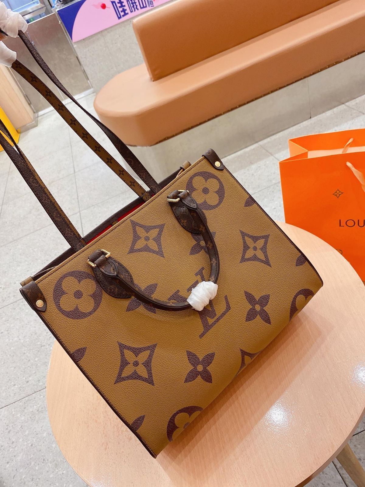 【極美品】LOUIS VUITTON オンザゴーMM 大容量*LOUIS VUITTON*オンザゴー MMモノグラムトートバッグ