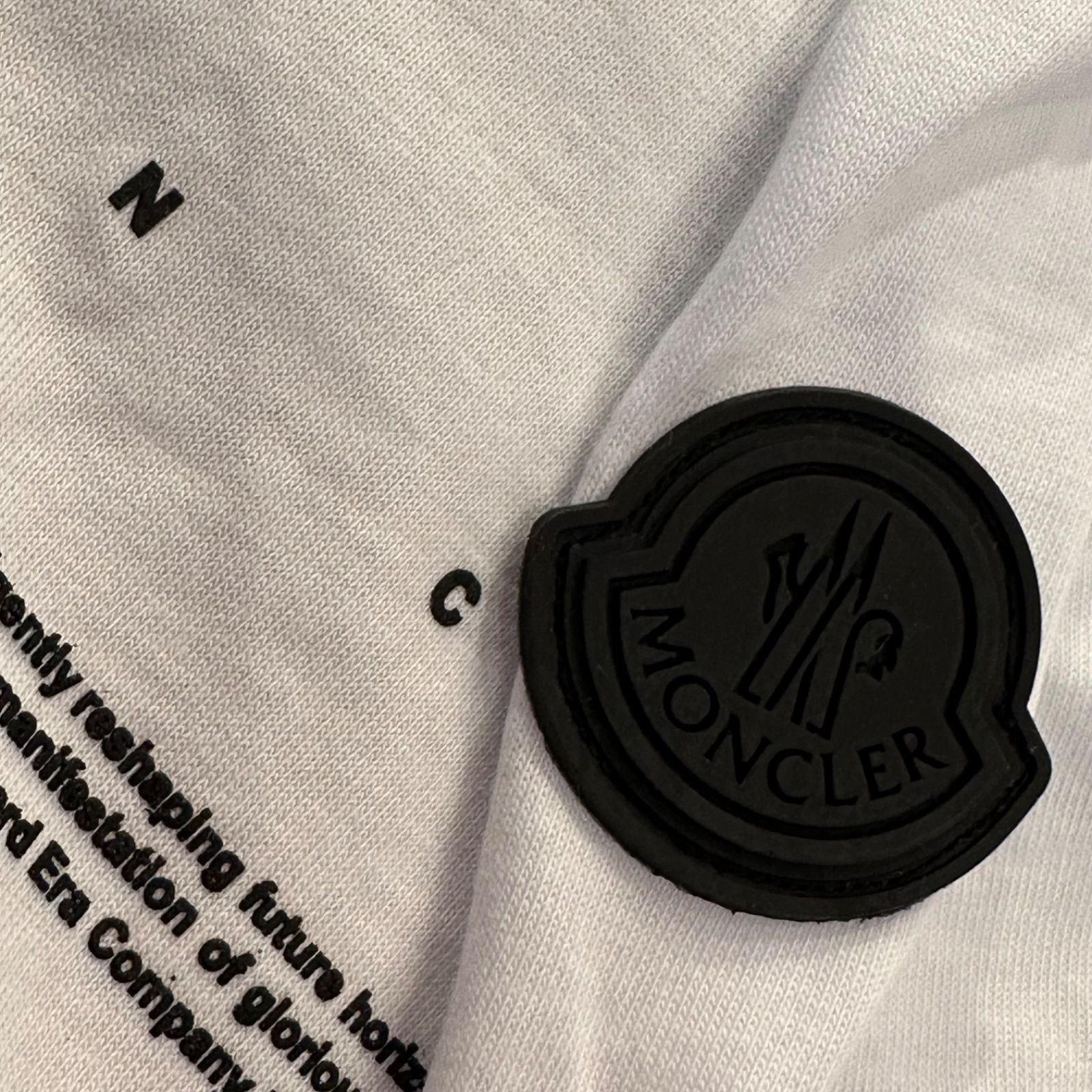 Moncler マイクロロゴ × シリコンワッペン white - NORTH WEB MALL