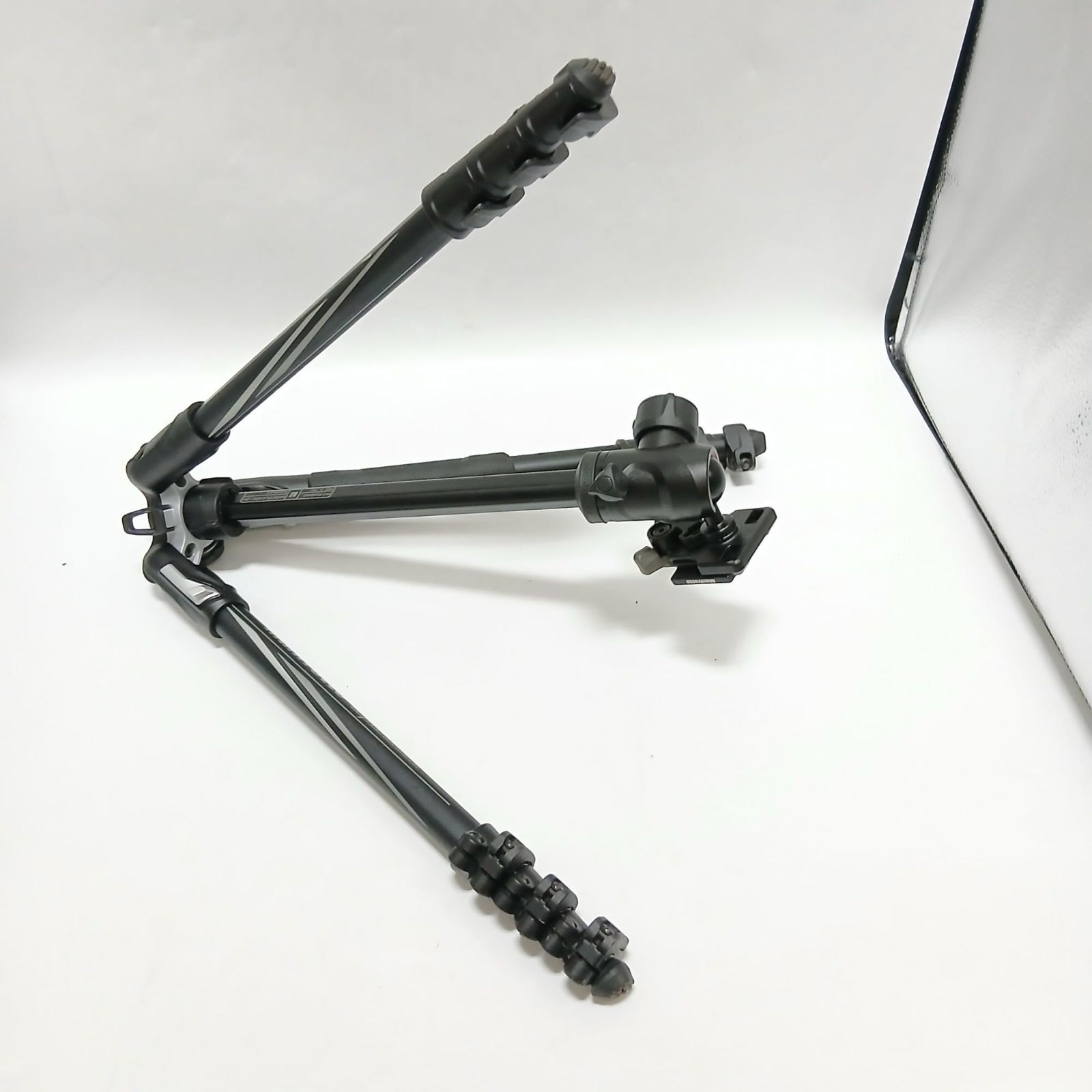 No.3831 ヴァイテックイメージング Manfrotto 三脚 Be アドバンス アルミ 4段 自由雲台 レバーロック式L三脚キット ブラック -BH