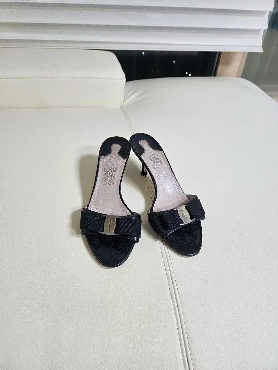 FERRAGAMO フェラガモ ミュール 240