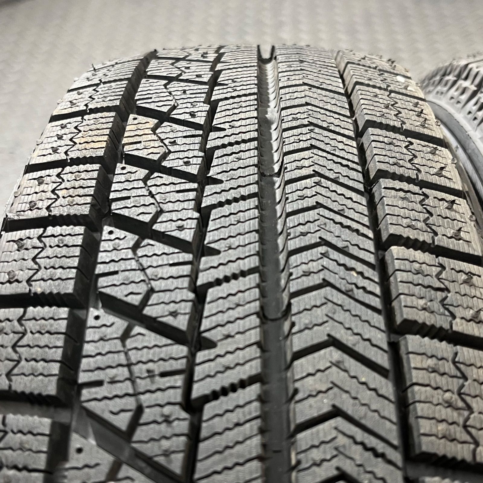 スタッドレスタイヤ