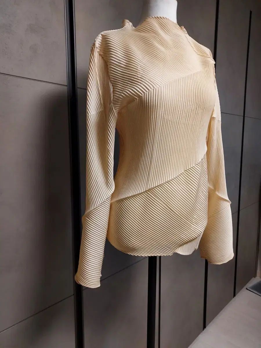  アイボリー プリーツ 長袖 ブラウス 長袖 シャツ ブラウス