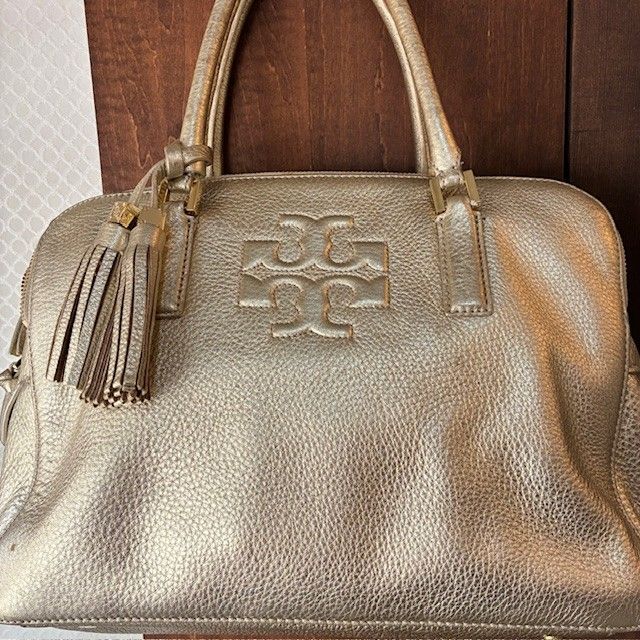 極美品✨トリーバーチ TORY BURCH ショルダーバッグ レザー タッセル 極美品】トリーバーチ ショルダーバッグ レザー 肩掛け 黒