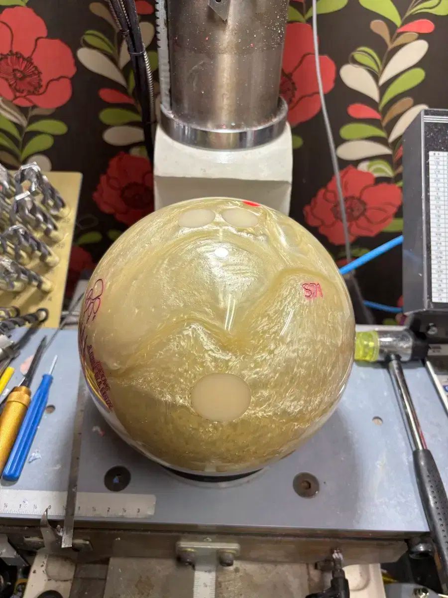 H J グローバル900 ホワイトホット HONEY BADGER 15 p 1回裏