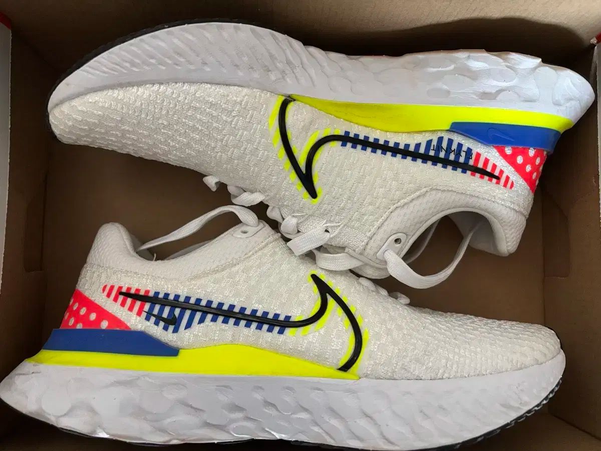 NIKE(ナイキ) リアクト インフィニティ ラン フライニット プレミアム 3 270