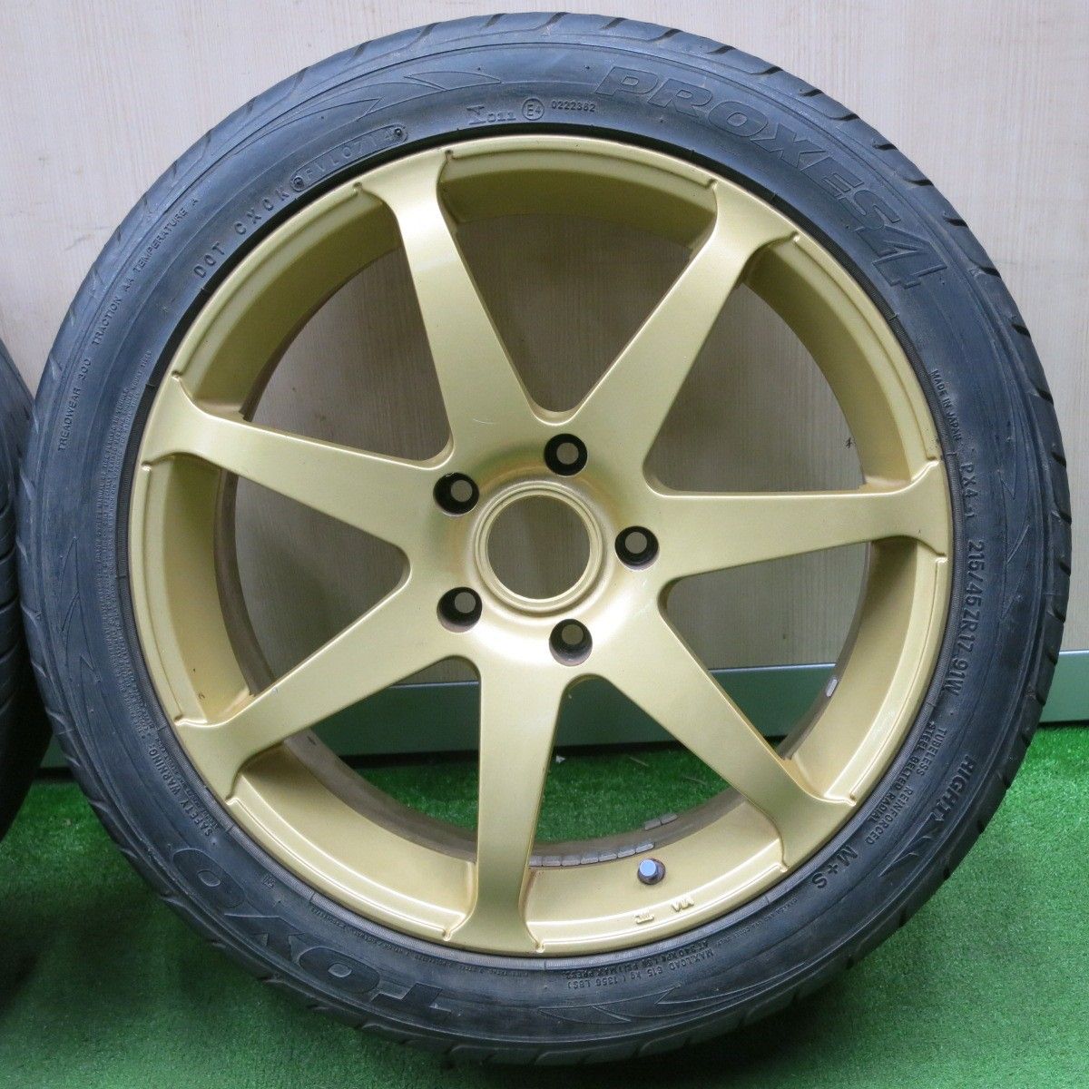 グランエース 235/60R17 スタッドレス | ダンロップ ウィンター