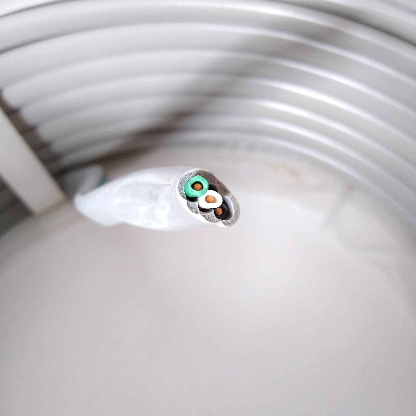 電気工事 ケーブル