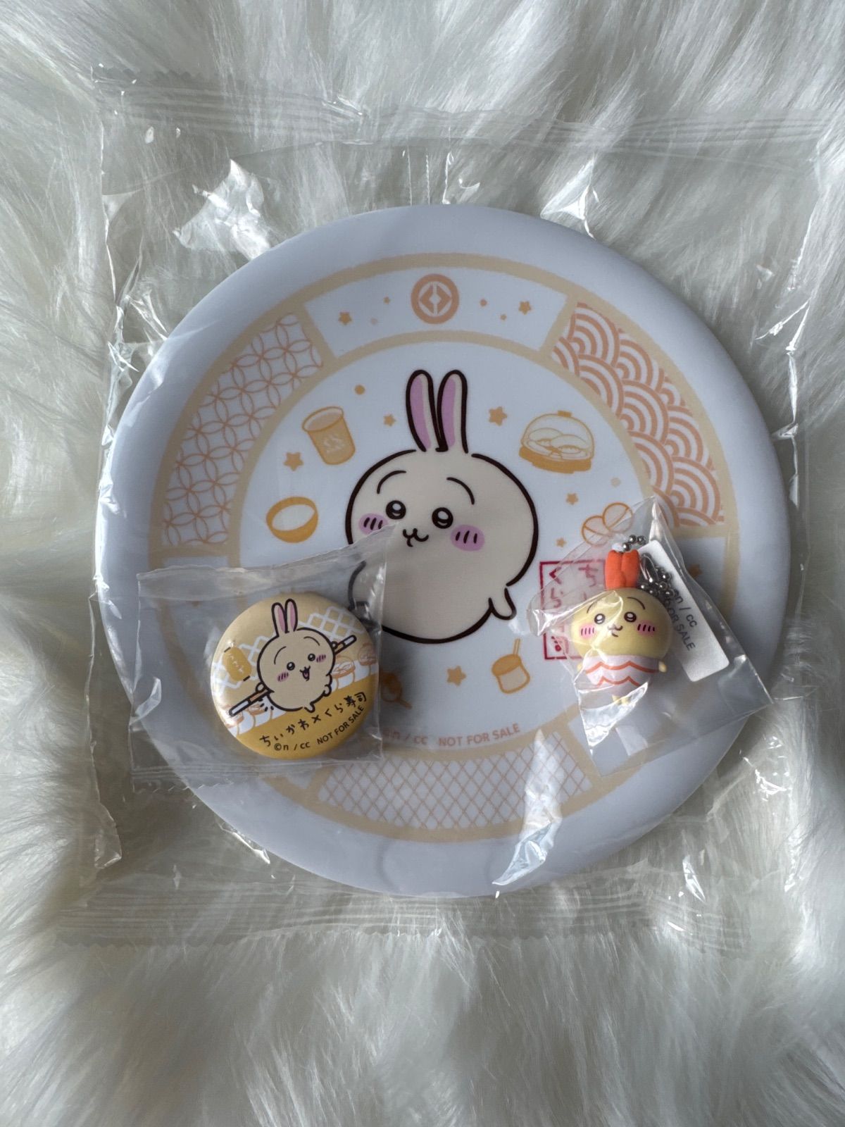 くら寿司 × ちいかわ コラボ 寿司皿4枚セット びっくらぽん おまけ付き くら寿司×ちいかわ「ビッくらポン！」ちいかわデザインの寿司皿