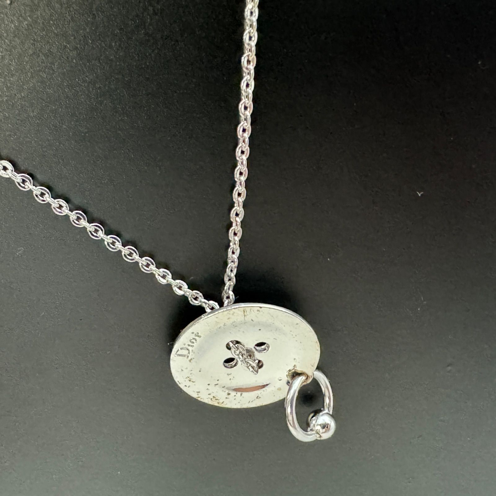 Dior シルバー ボタン型ネックレス Dior ディオール ネックレス ボタンモチーフ - メルカリ