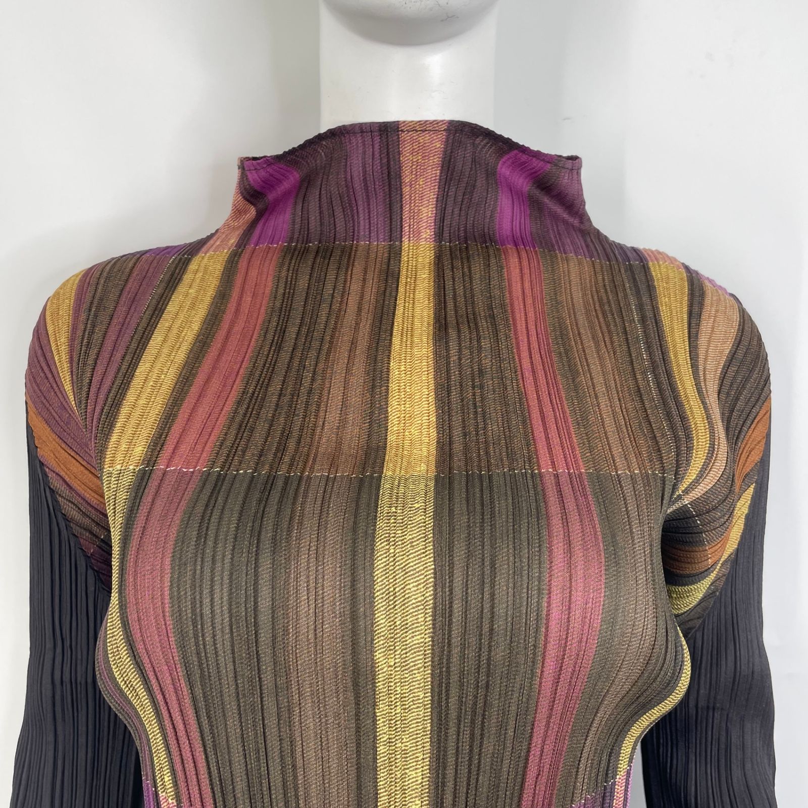 【超美品】ISSEY MIYAKE プリーツ トップス ハイネック マルチカラー 極美品 ISSEY MIYAKE イッセイミヤケ PLEATS PLEASE プリーツ