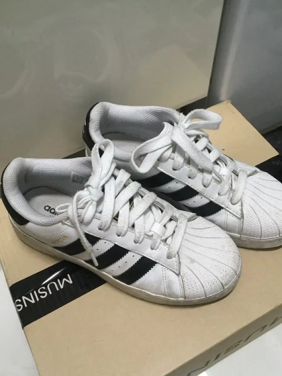 adidas アディダス スーパースター 235