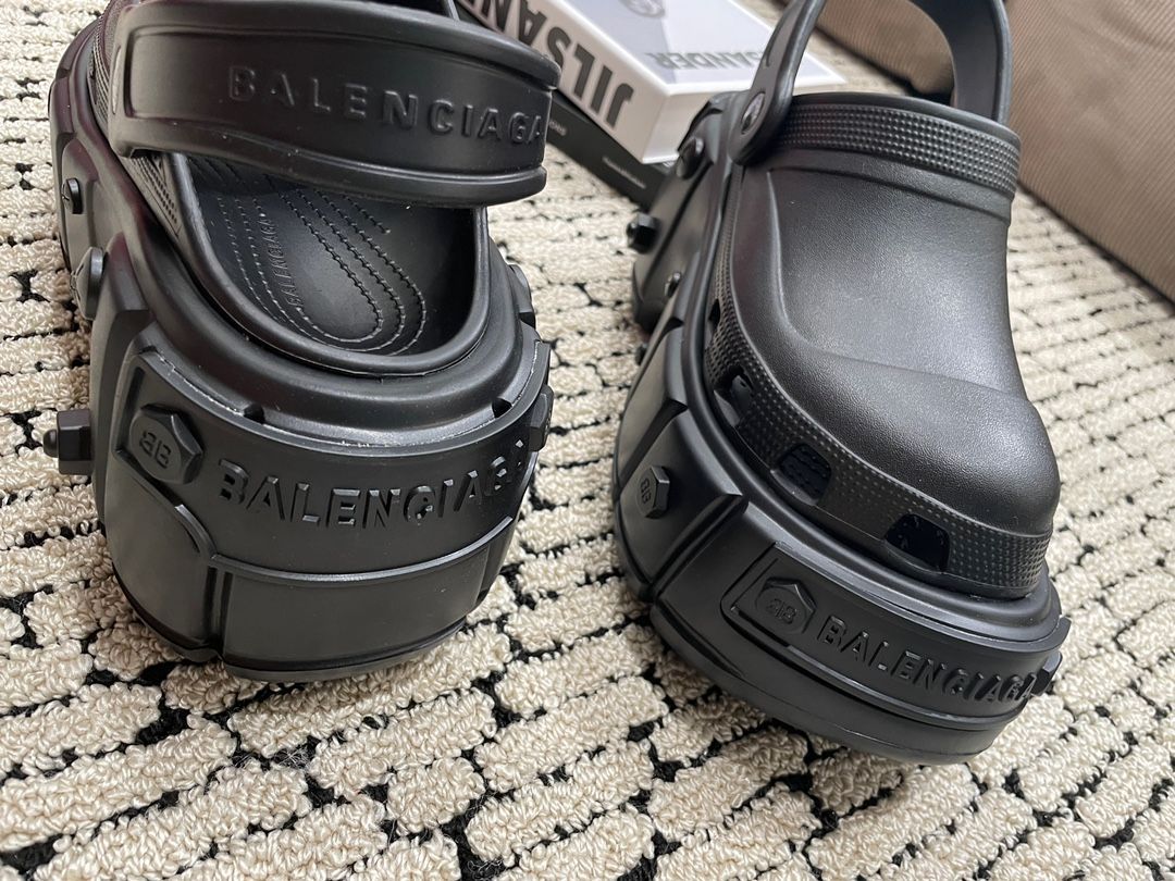 オールブラックバレンシアガハードクロックス41