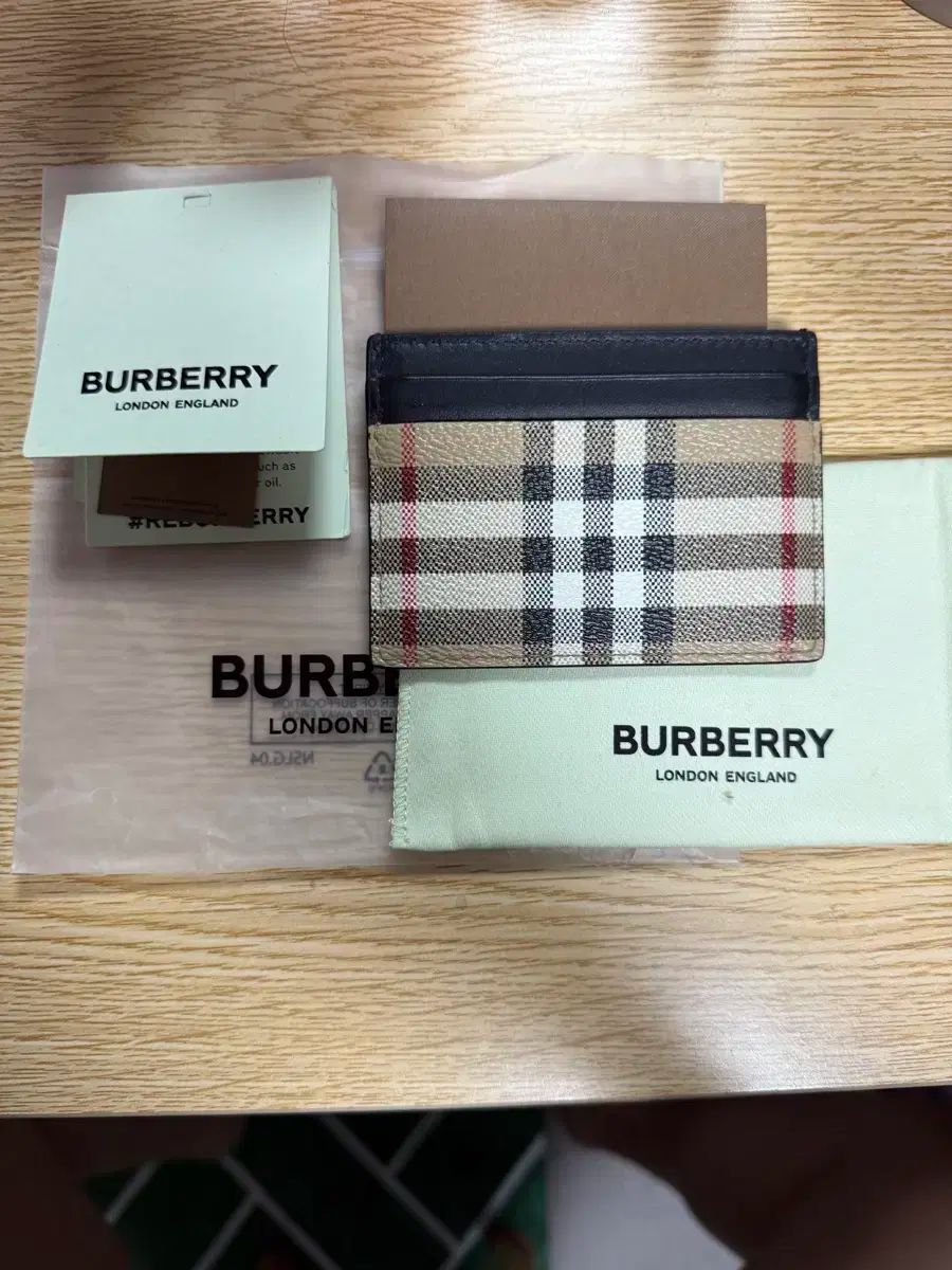 はるはる Burberry(バーバリー) カードウォレット 付属品完備 ほぼ新品