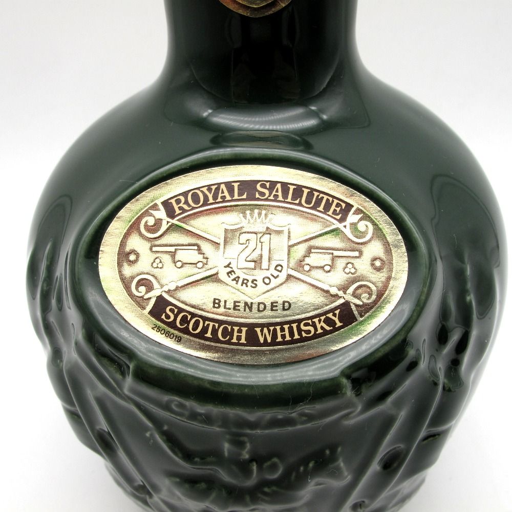 ROYAL SALUTE ロイヤルサルート21年 推定80年代 グリーンボトル 緑 陶器 1L 1000ml 40% 重量約1.7kg~1.8kg  袋付き 洋酒 古酒 未開栓 - メルカリ