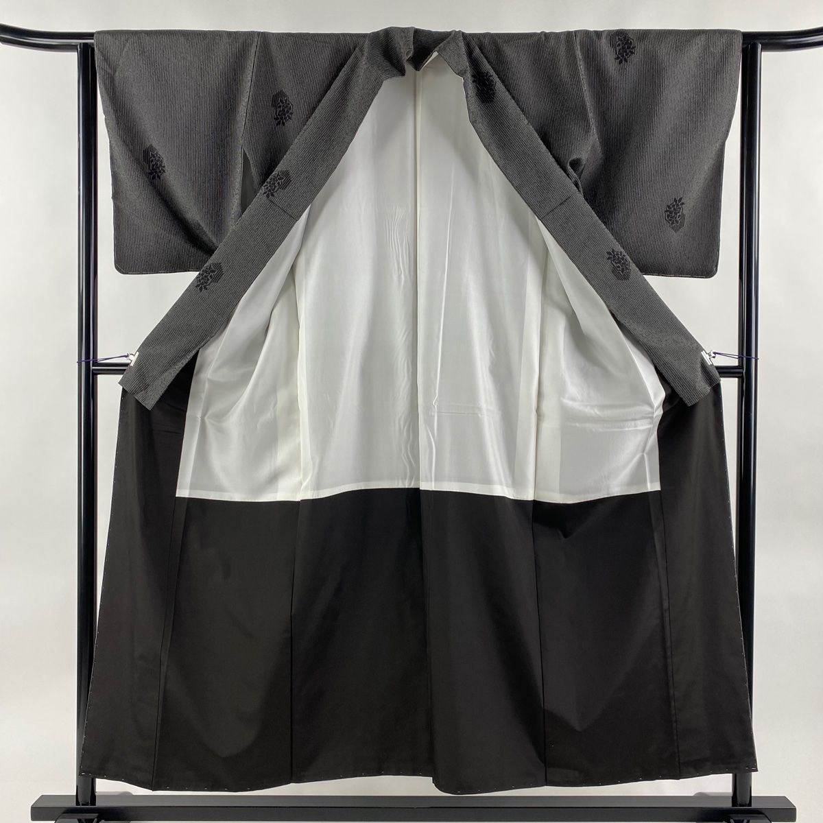 塩沢紬 身丈163cm 裄丈63cm S 袷 塩沢絣 証紙 亀甲 草花 黒灰 正絹 美  