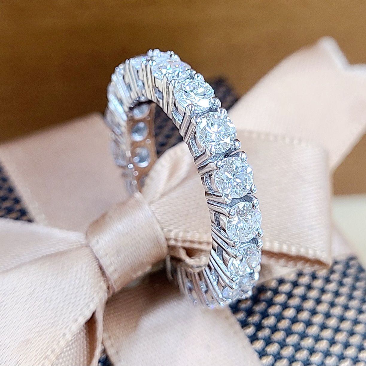 高品質！2.8ct ダイヤモンド K18 WG フルエターニティリング 鑑別書付  