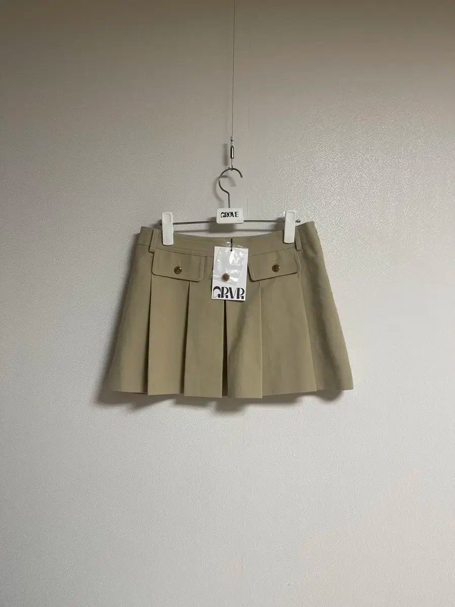 ベージュ