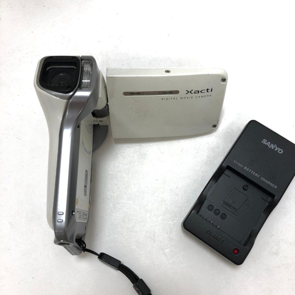 SANYO Xacti  DMX-CA65  ホワイト Amazon.co.jp: SANYO Waterproof Digital Movie Camera Xacti