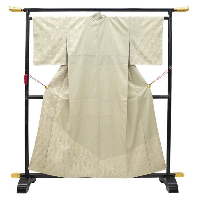 新古品 御召 訪問着 着物 ♥ 正絹 お召 袷 ベージュ 雪輪 太小間道 亀甲 寄せ柄 織り柄 日本和装扱い カジュアル 春 秋 冬 御召 着物 パールトーン加工済み 仕立て上がり 身丈159 裄丈64.5 Mサイズ みやがわ sb16485