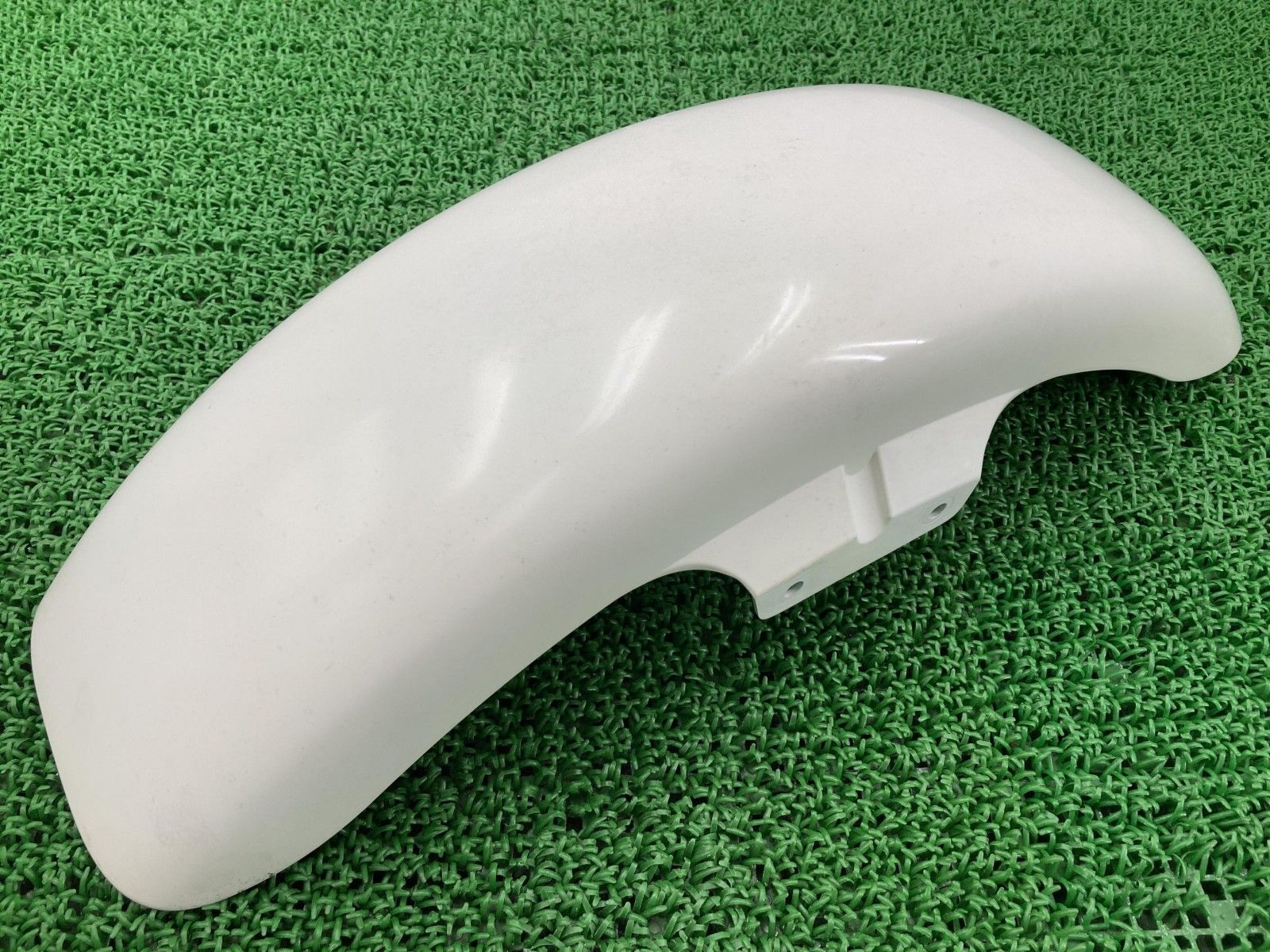バンバン200 フロントフェンダー 白 53111-13G スズキ 純正 バイク 部品 NH41A コケキズ無し 割れ欠け無し ペイント素材に 【中古】 59 バンバン200 フロントフェンダー 白 53111-13G スズキ 純正 バイク