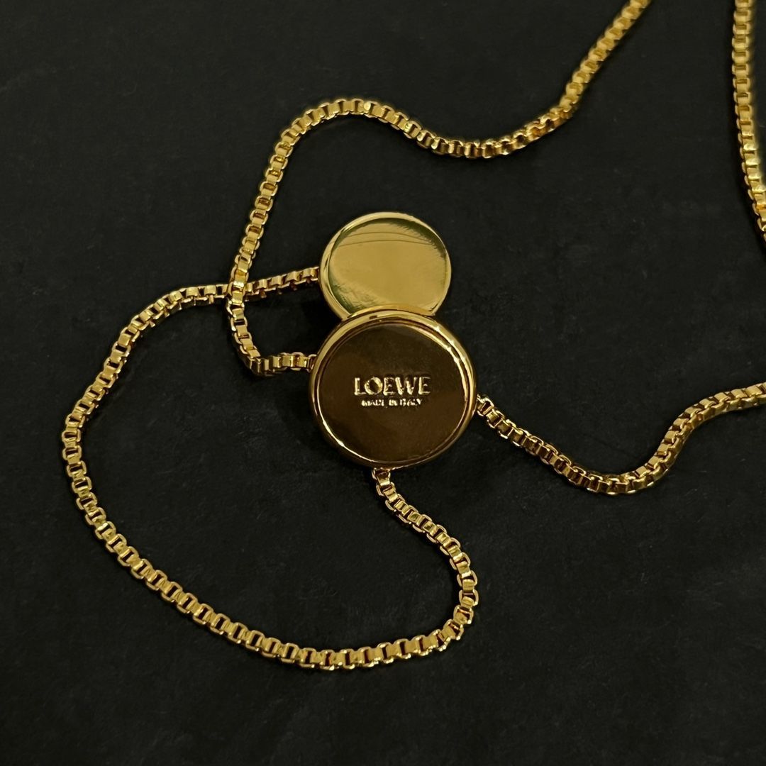 新品未使用 ロエベ（Loewe）ネックレス アナグラム ひも巻き立体  