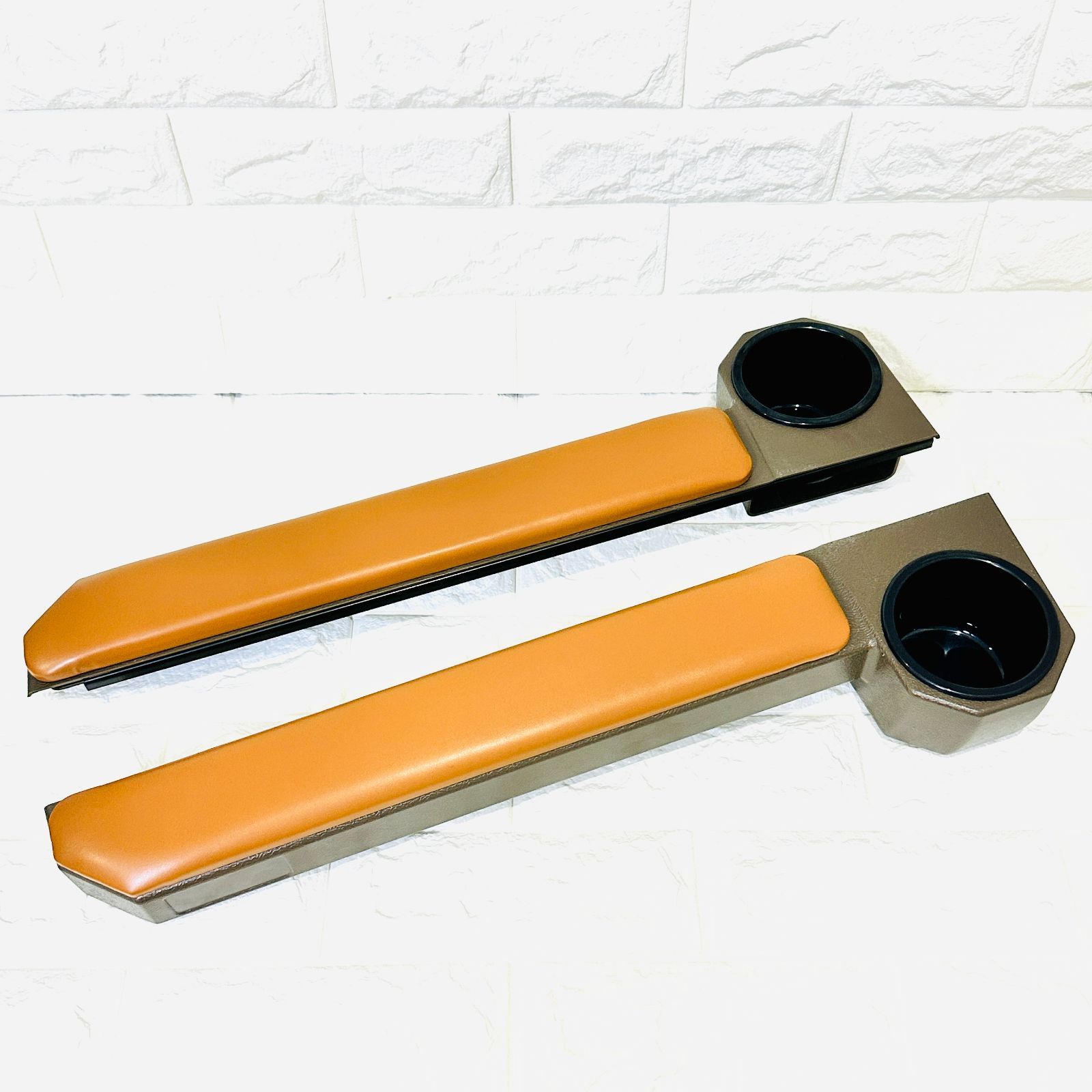 ランドクルーザー70系 ドリンクホルダー アームレスト付き 車内収納 2個セット LC70 LC75 LC76 LC78 LC79 設計 マグネット固定 ブラウン