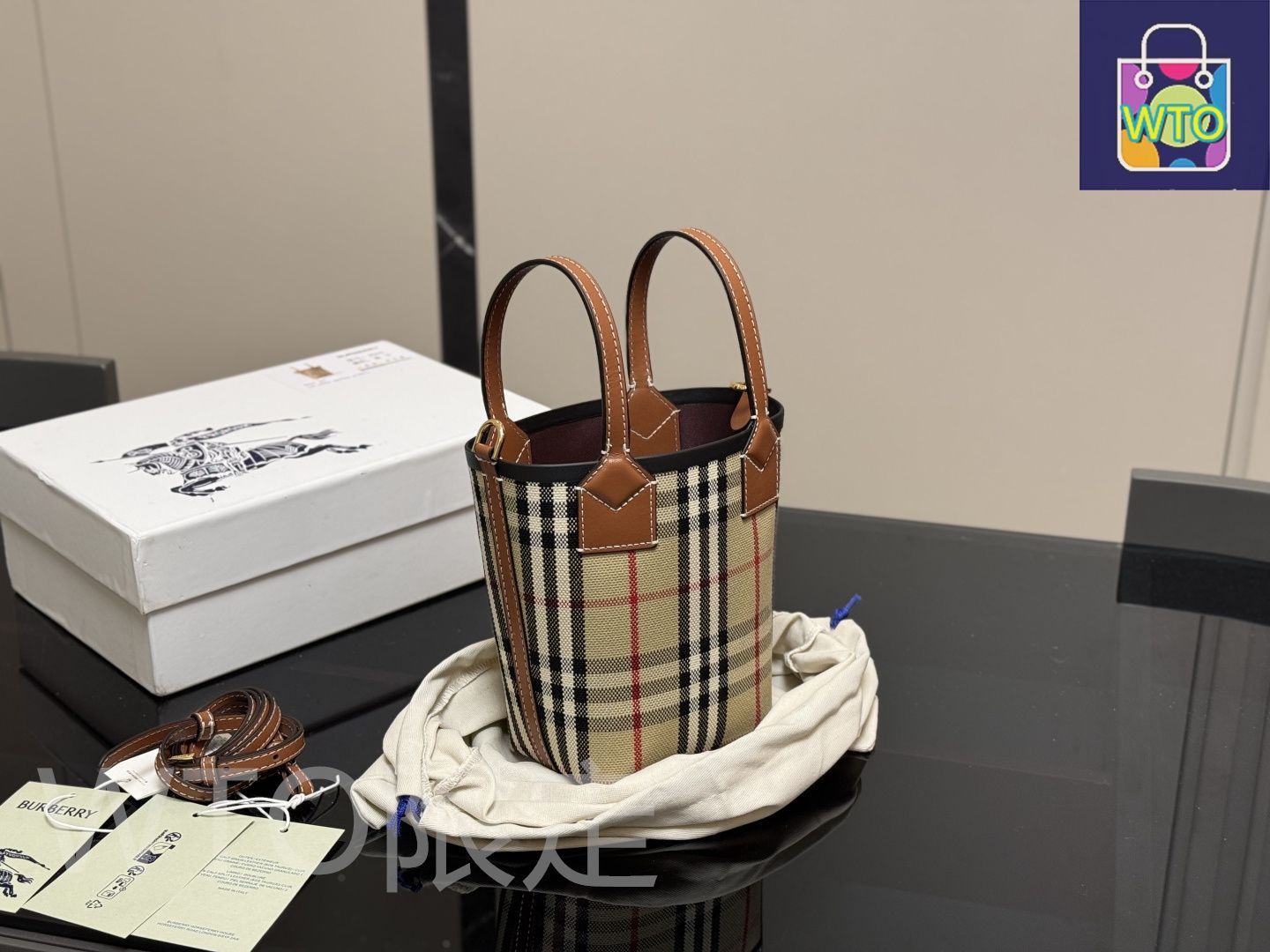 Burberry【国内発/関税込】キャンバス ソサエティトートバッグ Burberry キャンバス生地 トートバッグ - メルカリ