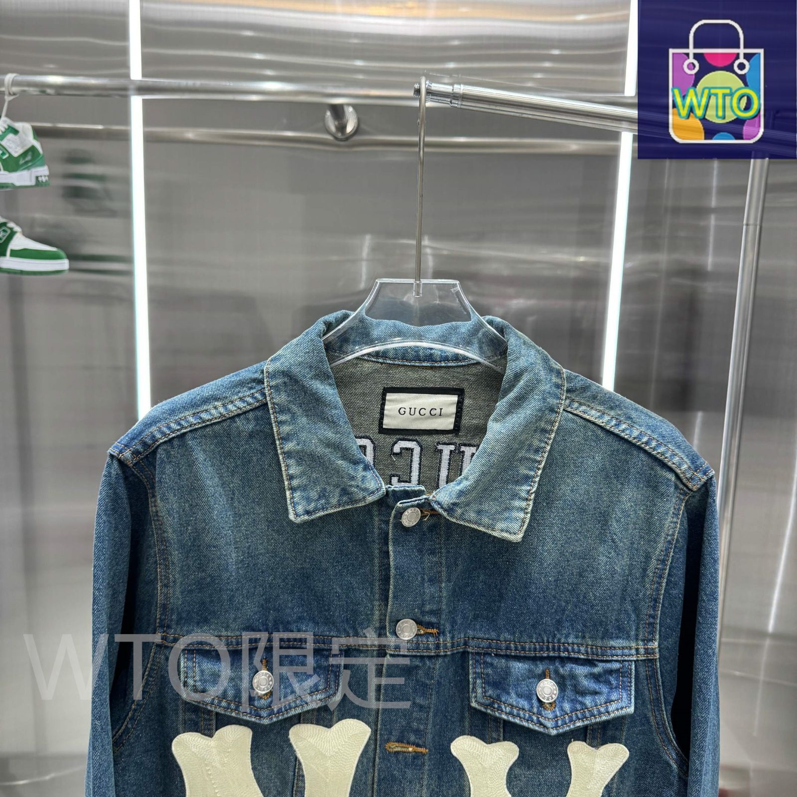 新品未使用　GUCCI ヤンキースコラボ　デニム　サロペット　オールインワン GUCCI ヤンキース コラボ 背中刺繍 デニム サロペット