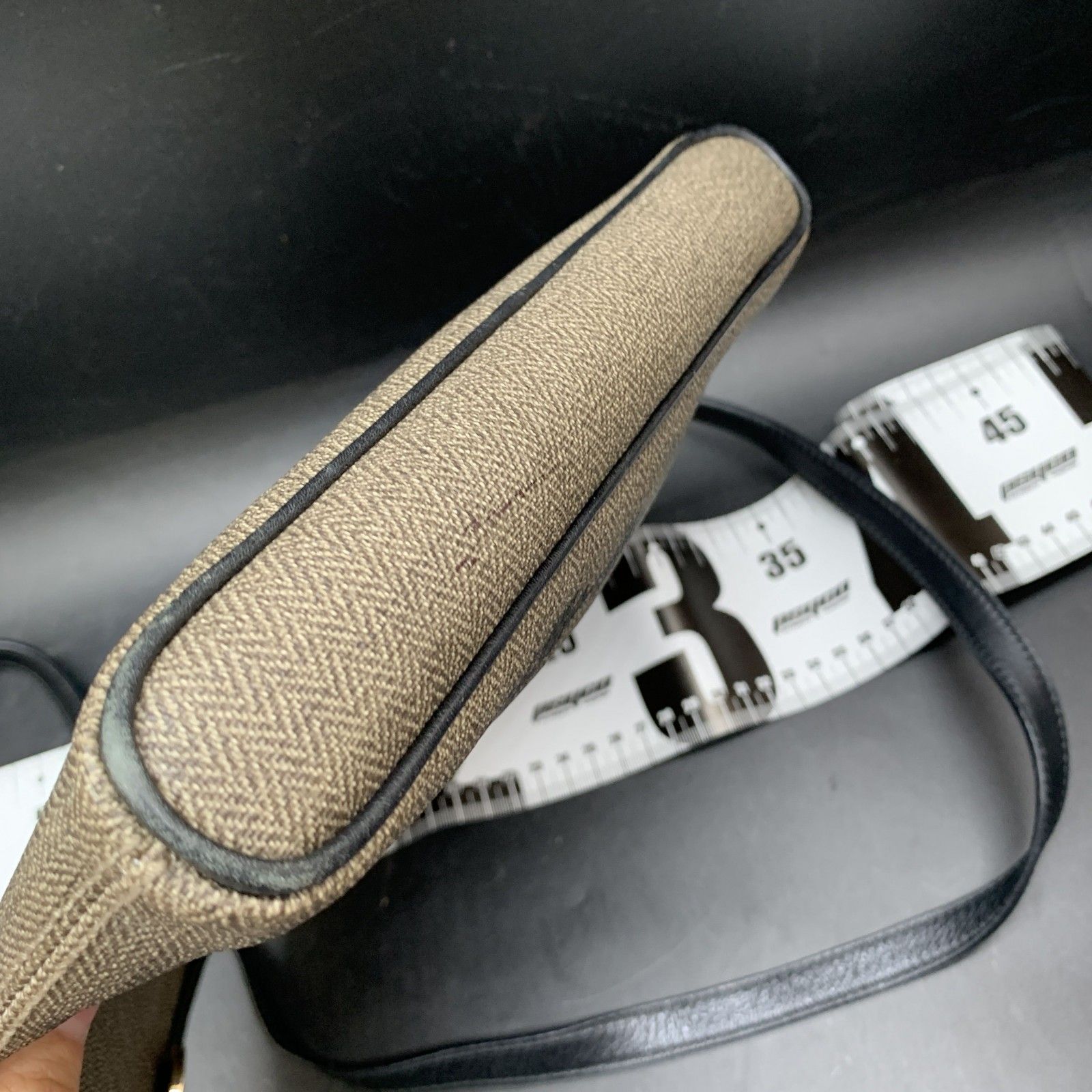 P459　美品BVLGARI ブルガリ S.Bulgari  ブルガリ コレツィオーネ ショルダーバッグ 斜め掛けショルダー ロゴプリント カーキベージュ 黒 ブラック 中古 P459 美品BVLGARI ブルガリ S.Bulgari ブルガリ コレツィオーネ