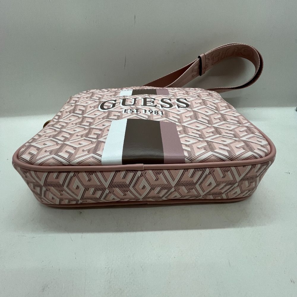 GUESS ピンク ホワイト ショルダーバッグ
