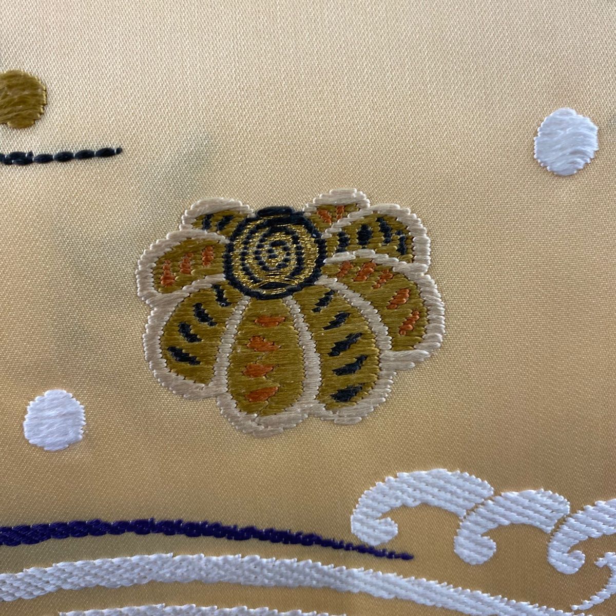 刺繍 薄オレンジ