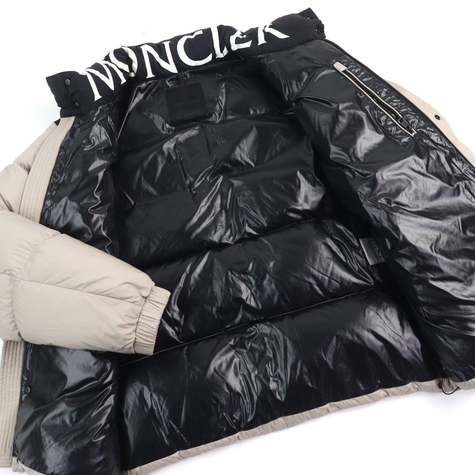 美品○MONCLER モンクレール 2021年製 G20911A00033 53333