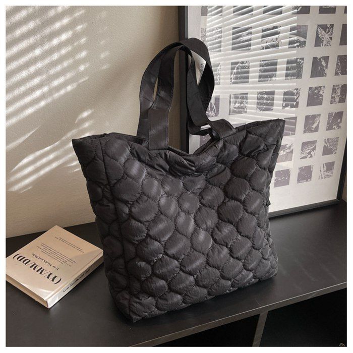 黒いキルティングトートバッグ この付録は買いですっ！めっちゃ可愛いのに軽くて大容量