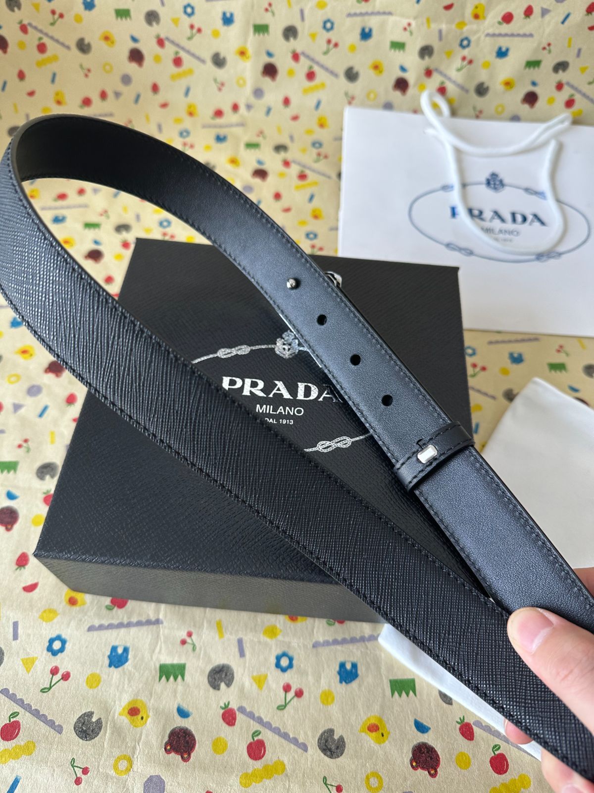 新品PRADA ブラックレザーベルト ロゴプレート付き PRADA ブラックレザーベルト ロゴプレート付き - メルカリ