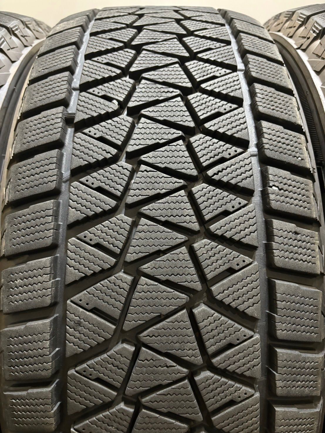 ★265/60R18 BRIDGESTONE/DM-V2 18年製 スタッドレス 4本 ブリヂストン ブリザック ランクル プラド ハイラックス Gクラス (南8-G561)