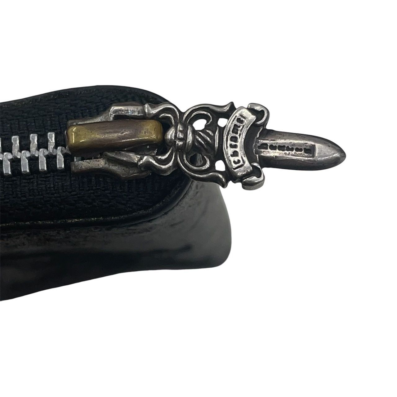 クロムハーツ】3セメタリークロスパッチ レザーウォレット ラウンド