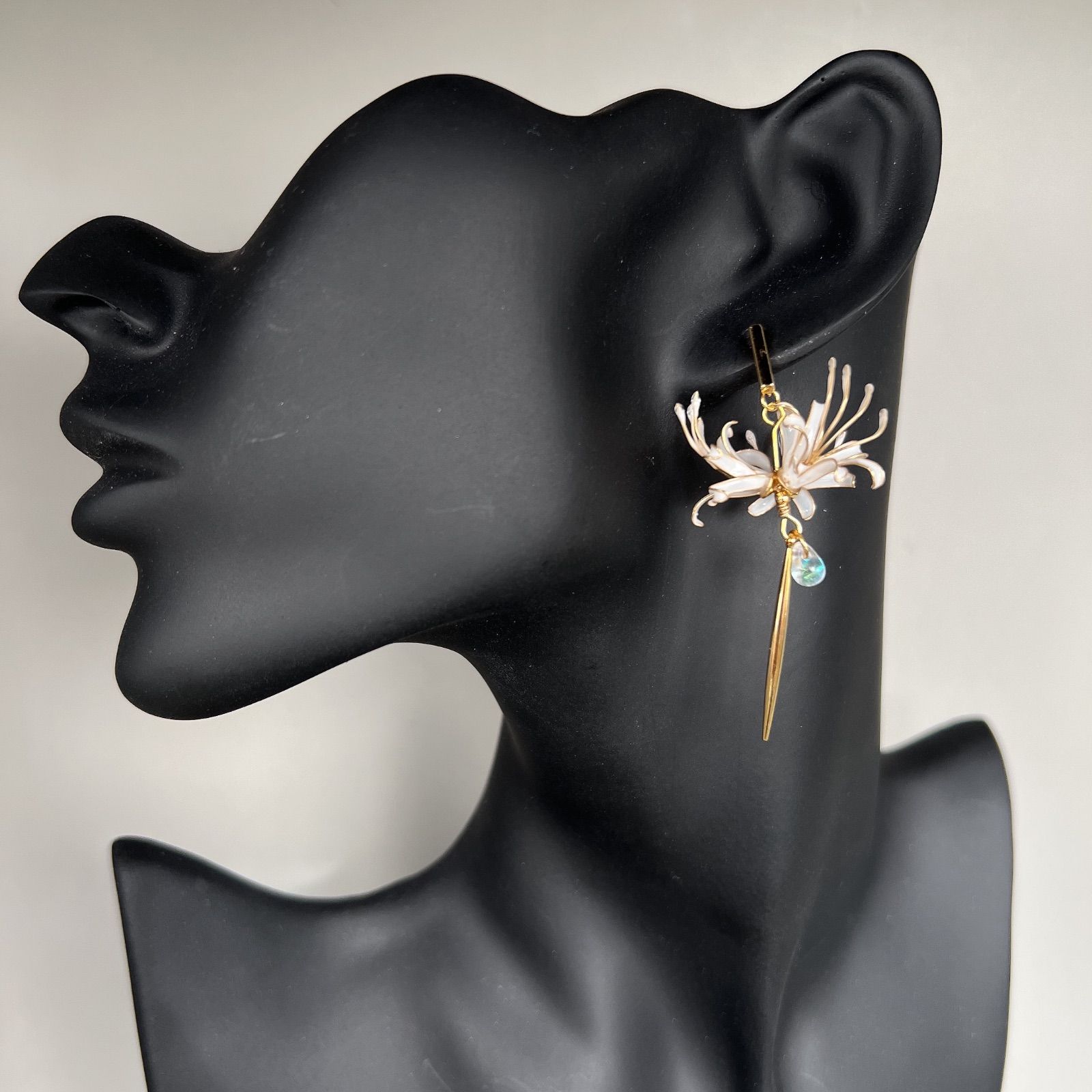 クシネ coussinet モア 白 花ピアス クシネ coussinet モア 白 花ピアス レディース