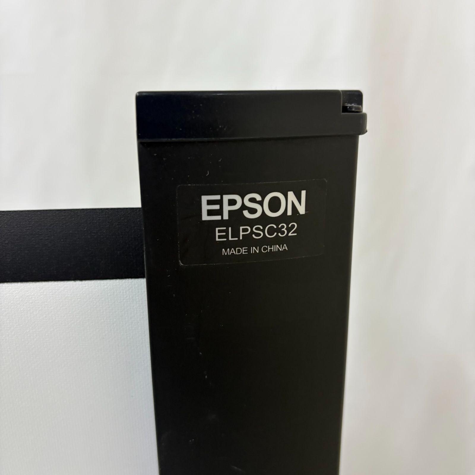 EPSON ELPSC32 携帯型ロールスクリーン/ 50型/ 4：3 : エプソン EPSON