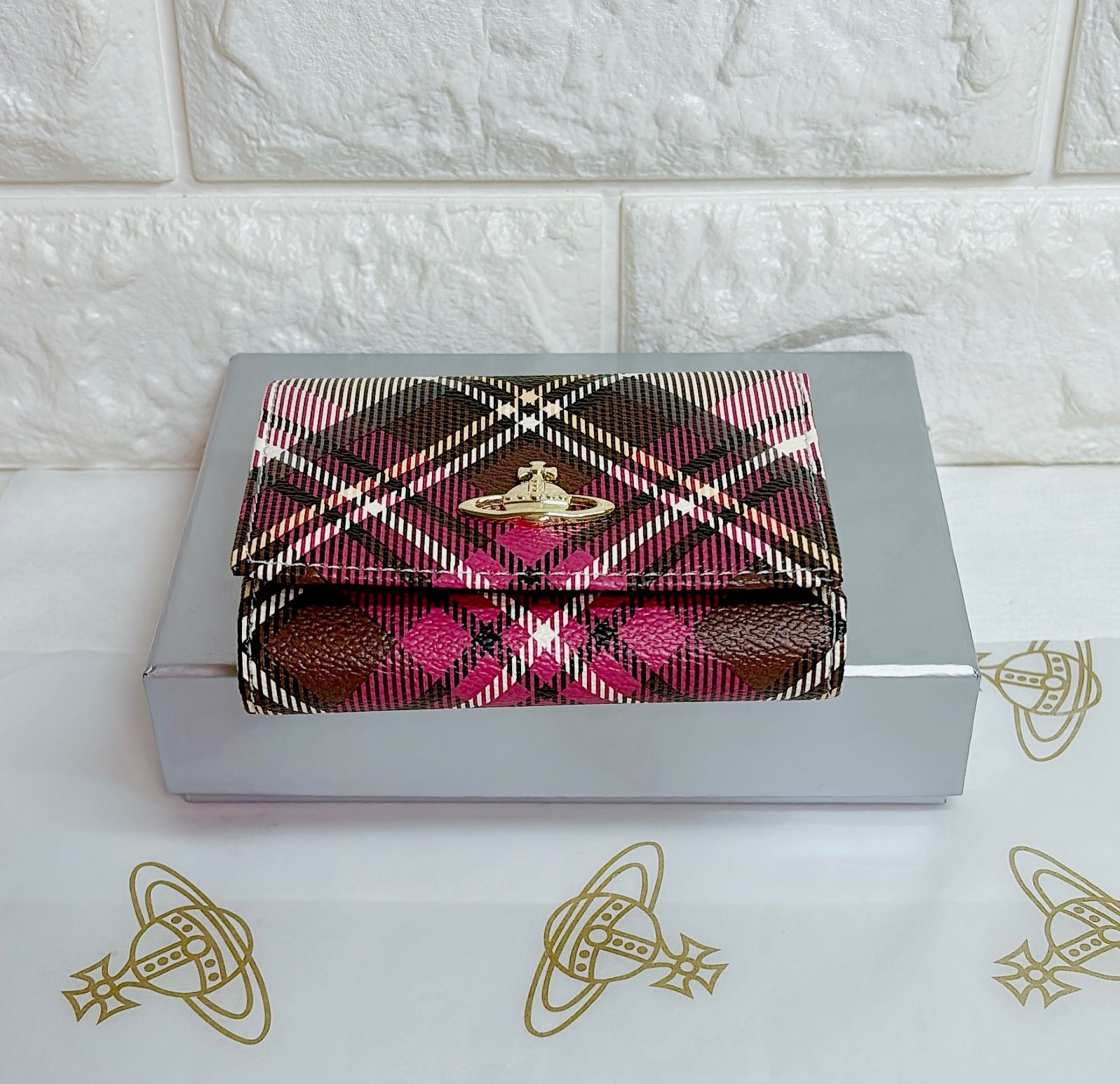 ショッパー付き♡新品】可愛い ヴィヴィアン・ウエストウッド 三つ折り