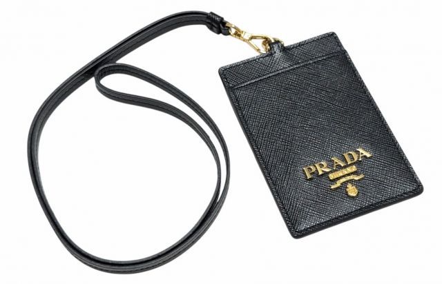 プラダ IDケース カードケース ネックストラップ 1MC007 サフィアーノ 型押し レザー メタルロゴ ブラック 黒 メンズ レディース PRADA
