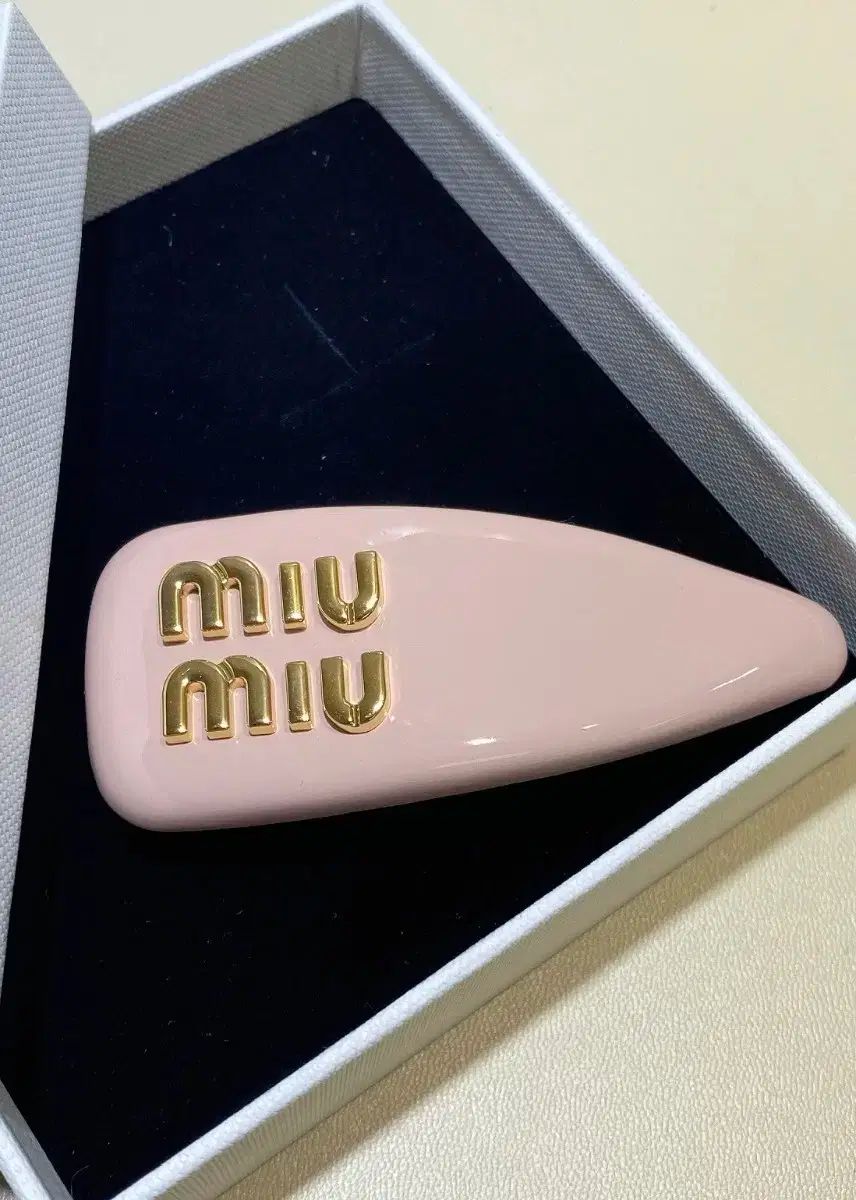 MIU MIU(ミュウミュウ) ヘアピン 2点セット/miu miu ヘアピン ゴールド