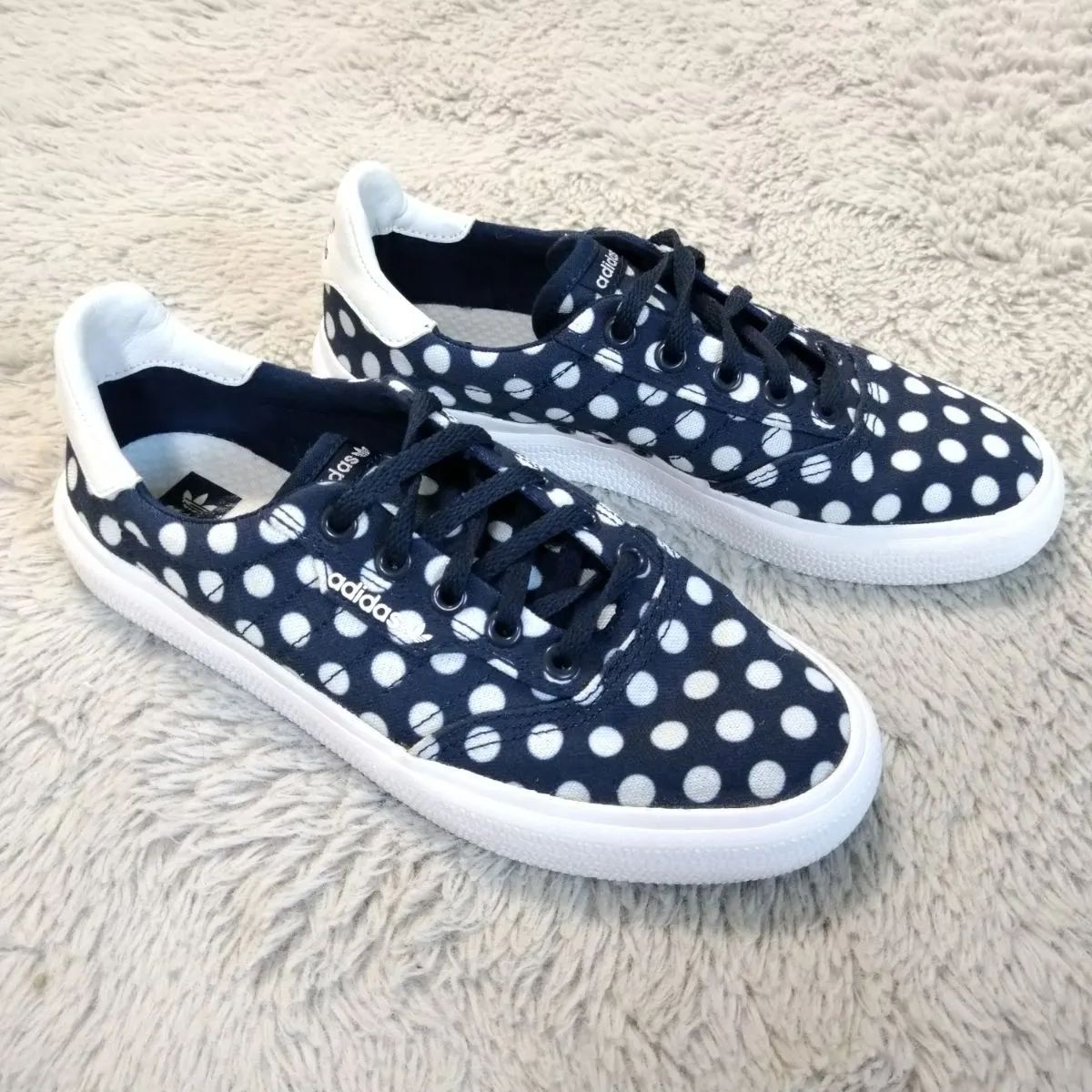 美品 アディダス adidas スニーカー 23.0cm 3MC ネイビー 水玉 - メルカリ
