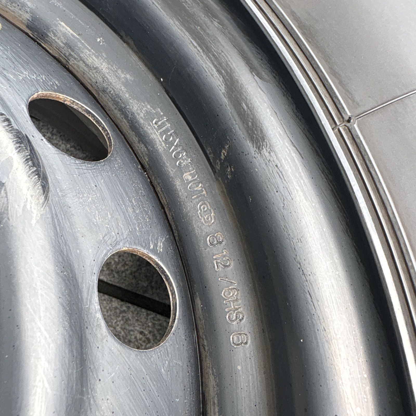 送料無料!!バリ溝】Toyota トヨタ 200系 ハイエース 195/80R15