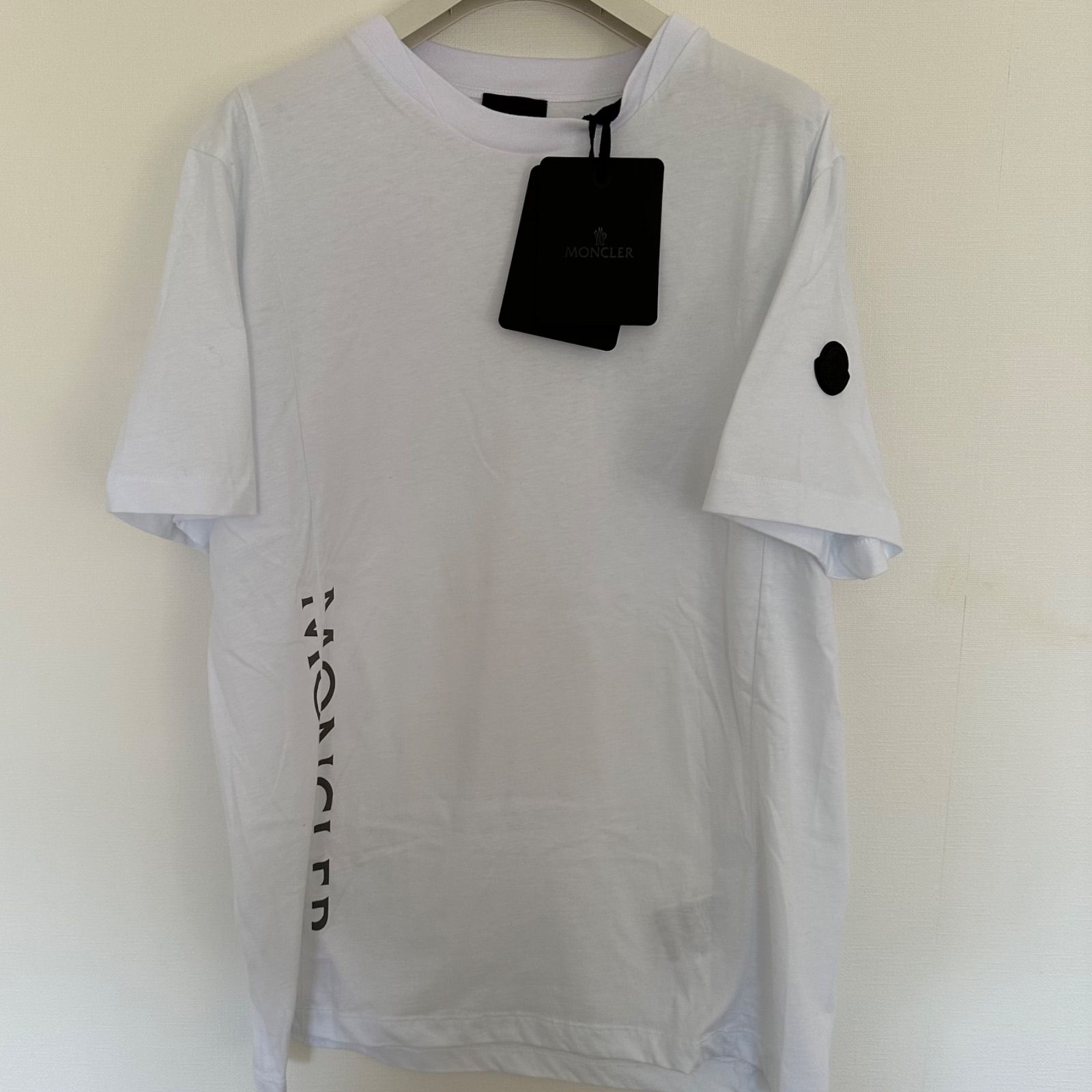 Moncler リフレクションロゴ Tシャツ white - NORTH WEB MALL - メルカリ