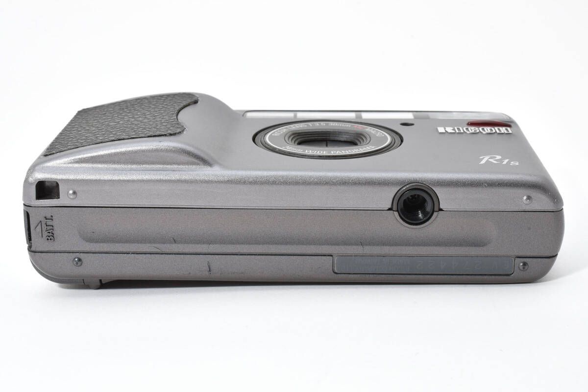 コンパクトフィルムカメラ